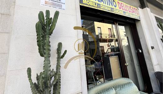 In vendita – Locale commerciale 